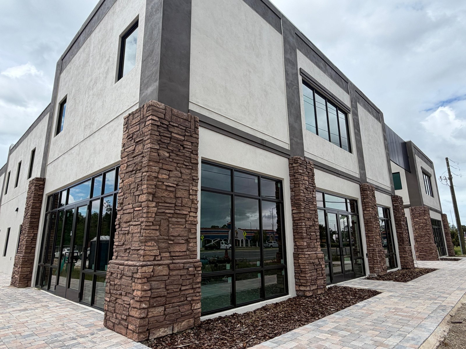 Local comercial – 1.275 pies cuadrados